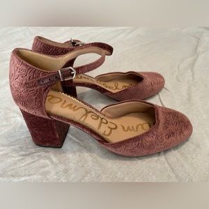 Closed toe Sam Edelman block heels in rose pink velvet with floral design